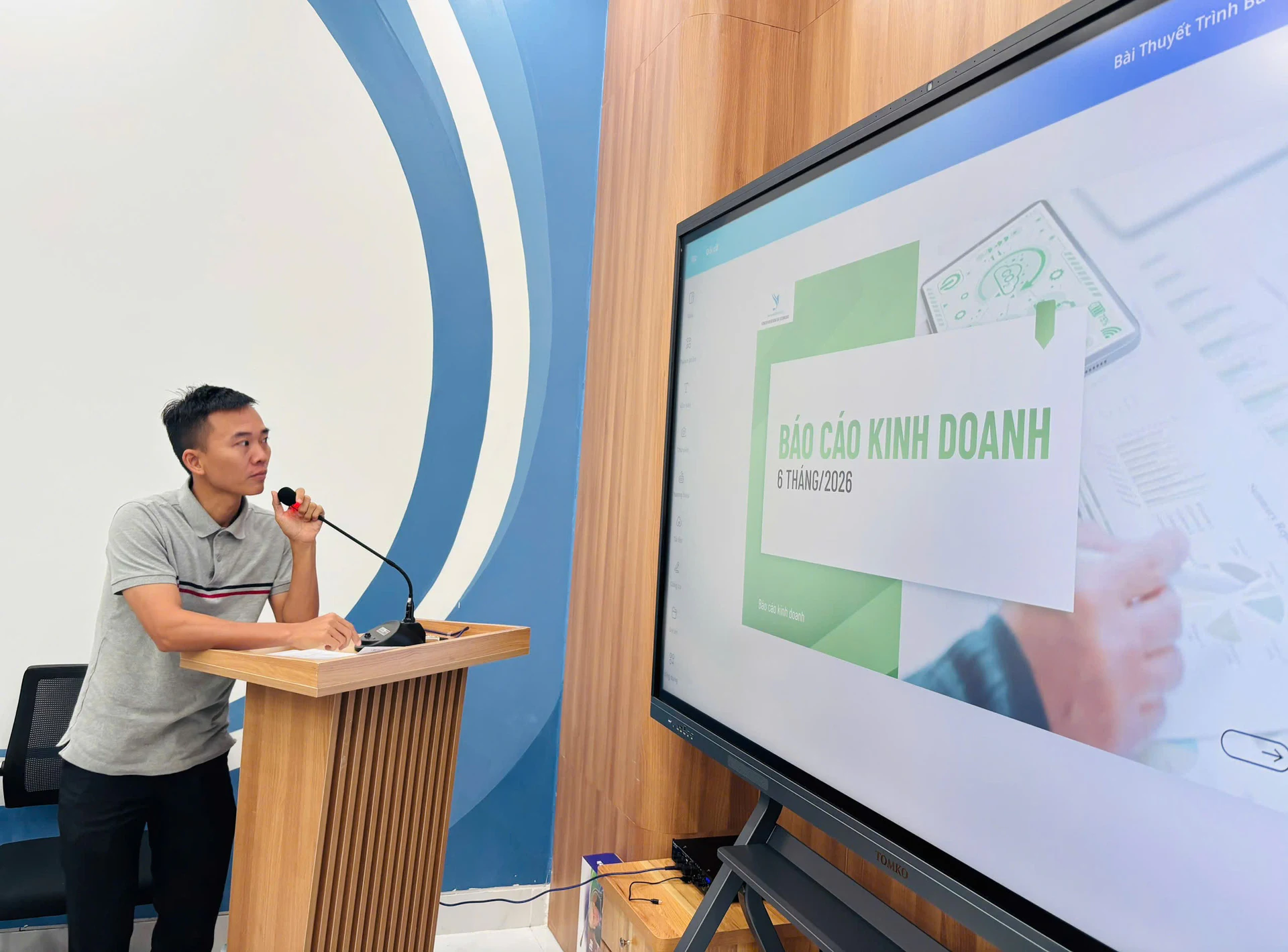 Đại diện Phòng Kinh doanh báo cáo